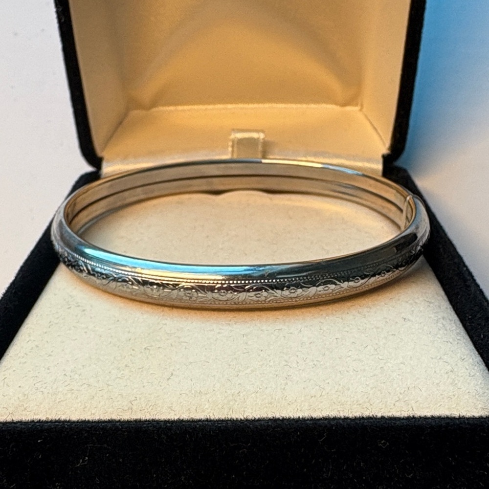 Vintage Floral Silver-Tone Bangle Bracelet - Picture 1 of 3